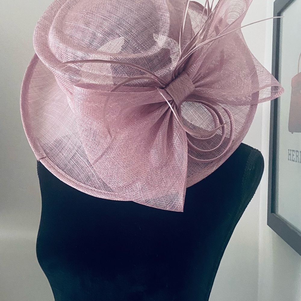 Kentucky Derby Hat. 
Beautiful Light mauve In New Condition, 
Worn once indoors. - Picture 12 of 14